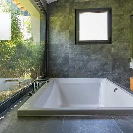 Architect's With Infinity Swimming Pool Saint-Gely-du-Fesc