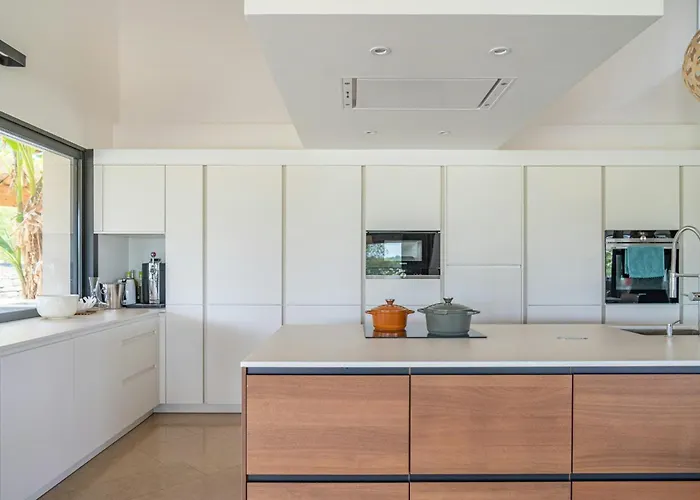 Architect's With Infinity Swimming Pool *