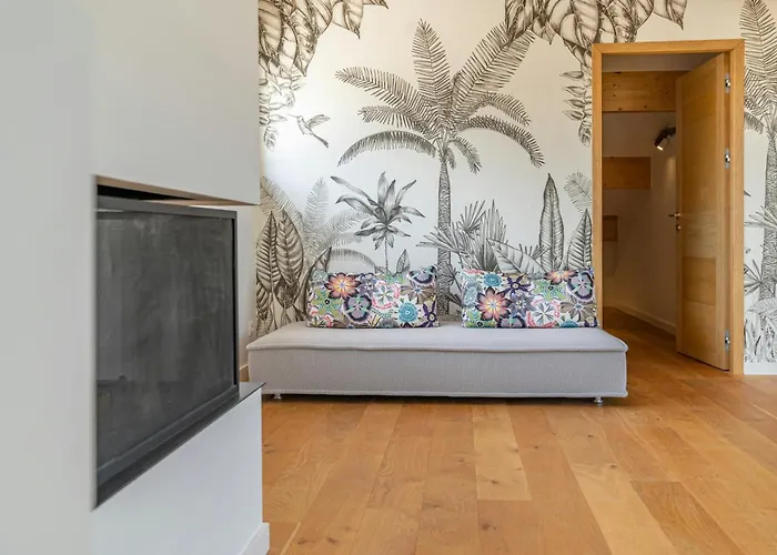 Architect's With Infinity Swimming Pool *